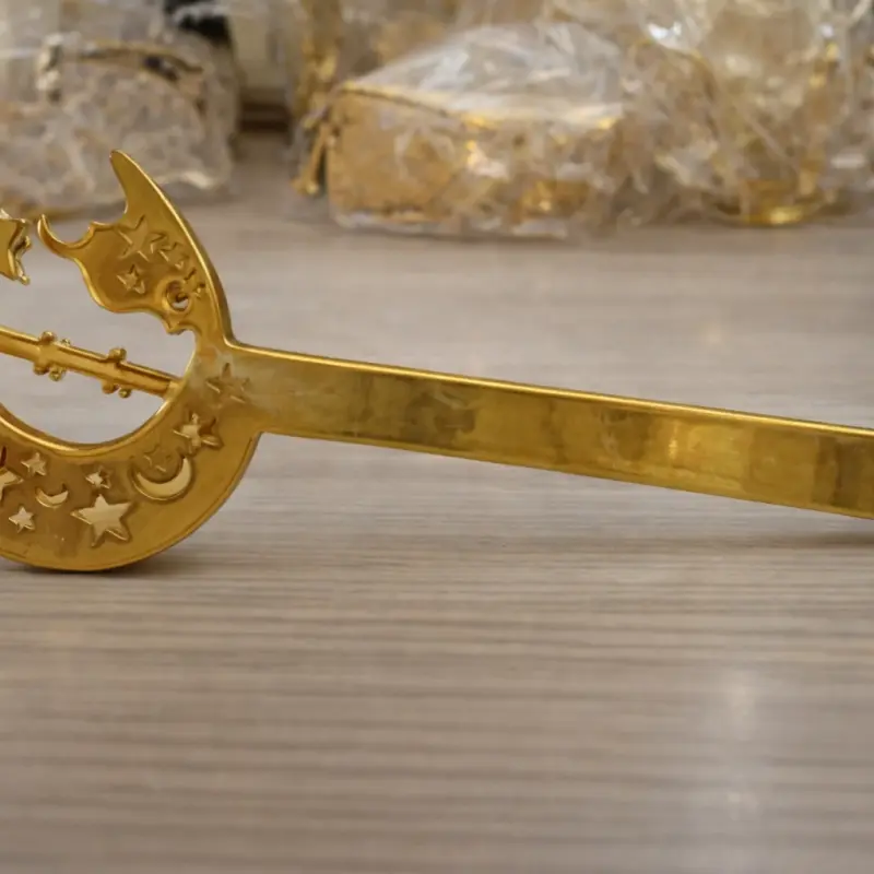 Cuillère décorative dorée lune et étoiles – Accessoire élégant pour service et décoration