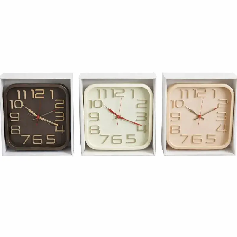 Horloge murale carrée moderne avec chiffres en relief – design élégant