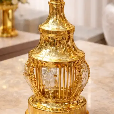 Lanterne décorative Ramadan dorée avec verre et finitions élégantes