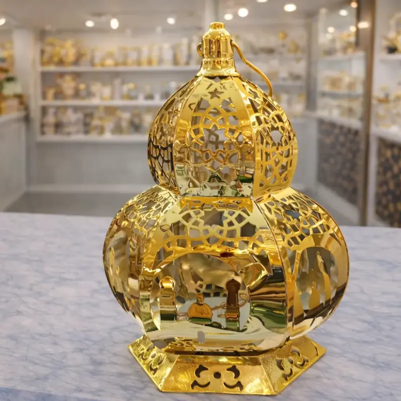 Lanterne orientale dorée en métal ajouré – Lanterne décorative pour bougie et réception