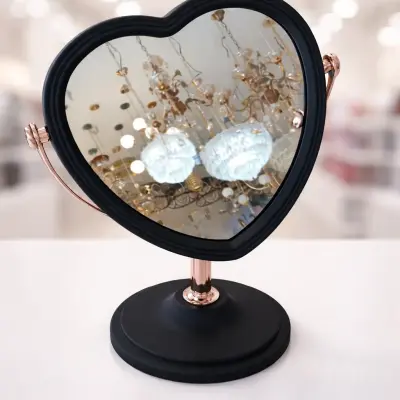 Miroir cosmétique de table en forme de cœur avec pied élégant