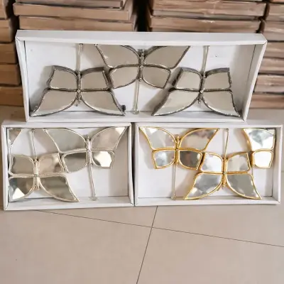 Patère murale décorative papillon en métal doré – triple crochets élégants