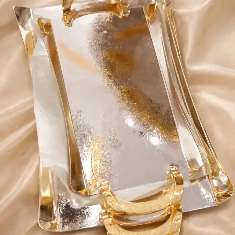 Plateau de service rectangulaire en verre décoré avec poignées dorées