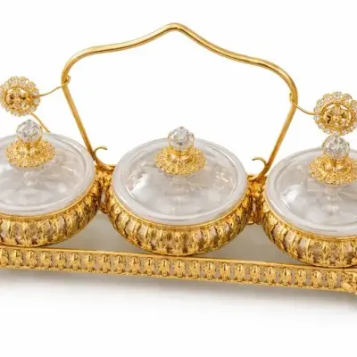 Plateau décoratif doré avec 3 bonbonnières en verre et couvercles