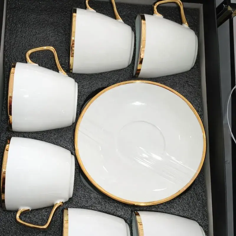 Service à café blanc élégant avec liseré et anses dorés – 6 tasses avec soucoupes