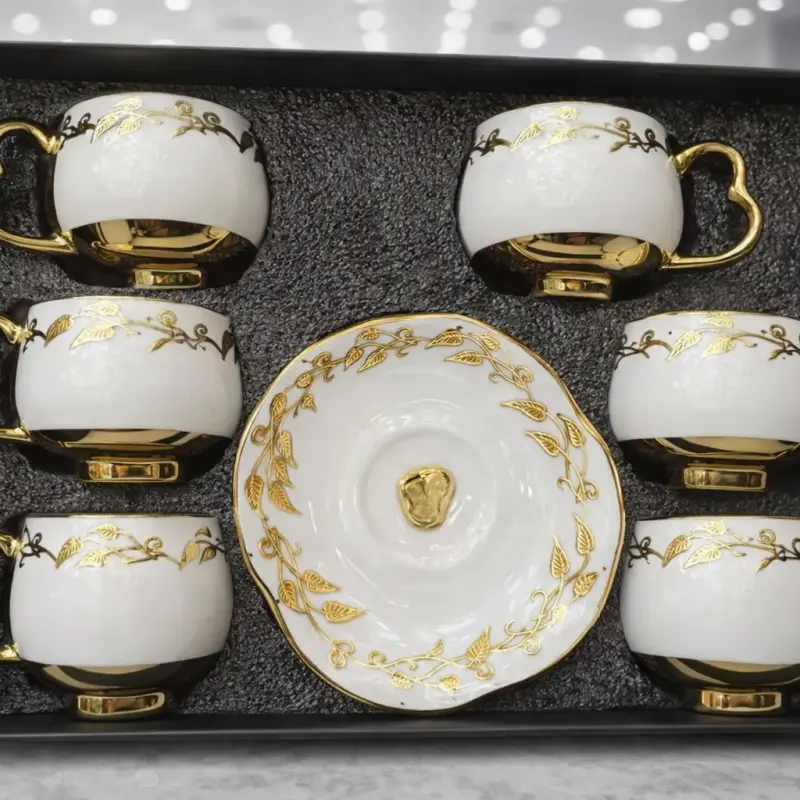 Service à café blanc et doré luxe – tasses élégantes avec soucoupes assorties