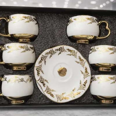 Service tasses café luxe blanc & or – Motifs feuillage doré (6 tasses + soucoupes)