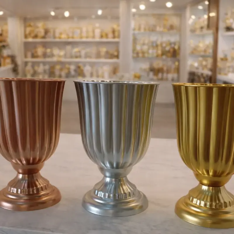 Vase décoratif en métal sur pied – Vase élégant pour fleurs et décoration intérieure