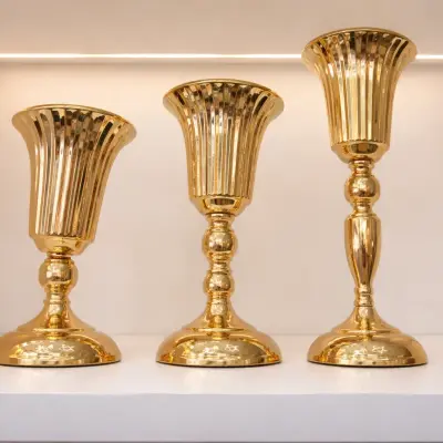 Vases décoratifs dorés design élégant à finition brillante